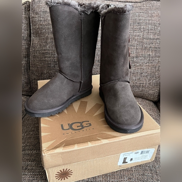 NIOB UGG Women's Bailey Button Triplet II Boot Size 5 NWT New NWB - Picture 5 of 10